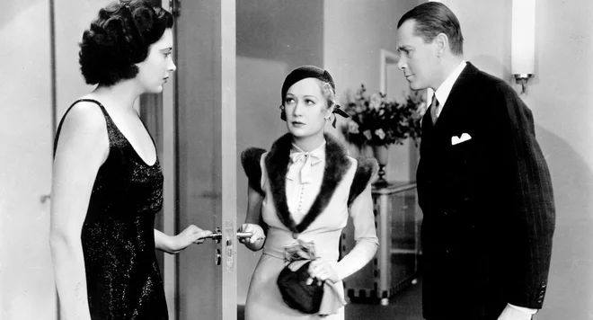 V Težavah v raju ženski, Kay Francis (levo) in Miriam Hopkins (desno), trgujeta za moškega (Herbert Marshall). FOTO: promocijsko gradivo