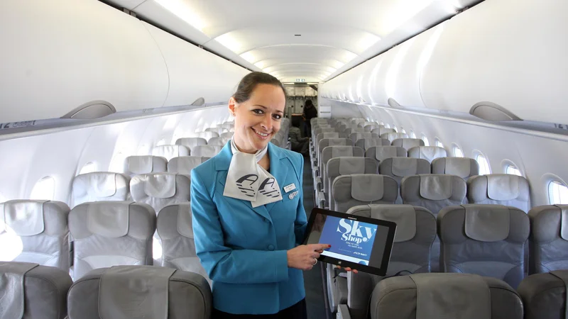 Fotografija: Letaliče Jožeta Pučnika Ljubljana,Adria Airways,Airbus A-319 FOTO Roman Šipić/Delo