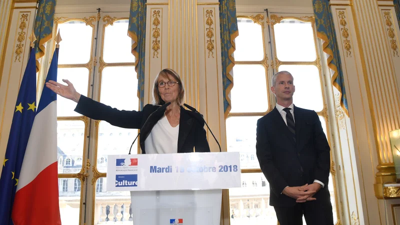 Fotografija: Françoise Nyssen in novi francoski minister za kulturo Franck Riester.  Foto AFP