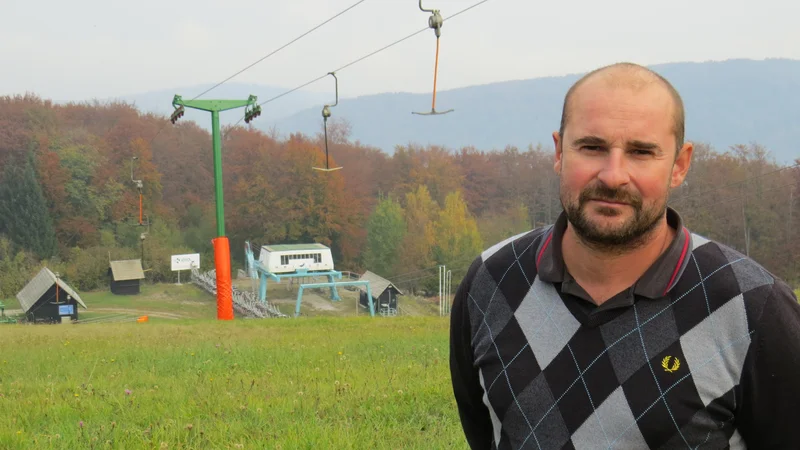 Fotografija: Na smučišče nad Črmošnjicami bi letos radi privabili vsaj 20.000 smučarjev. Na fotografiji direktor družbe Gače Borut Koprivnik. FOTO: Bojan Rajšek/Delo