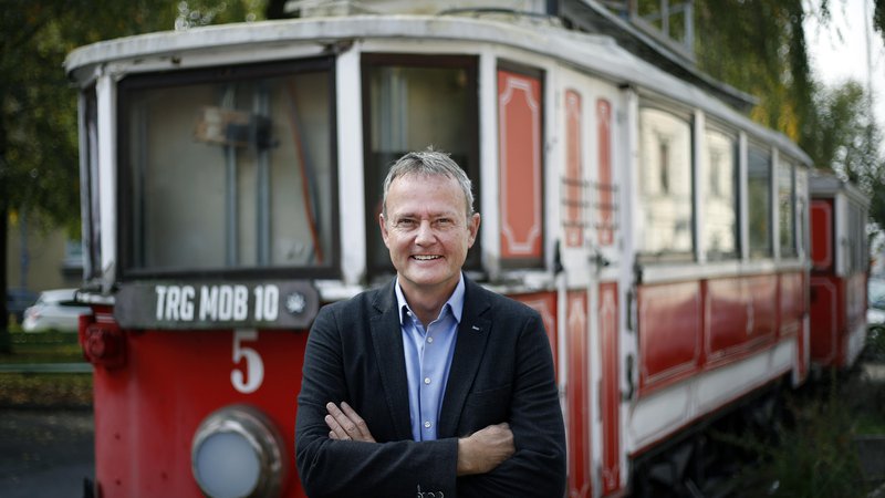 Fotografija: Dragan Matić, kandidat SMC za ljubljanskega župana, se med drugim zavzema za (ponovno) uvedbo tramvja v prestolnici in brezplačni mestni potniški promet. FOTO: Blaž Samec