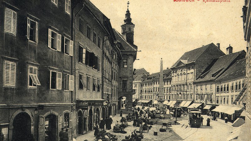 Fotografija: Ljubljanski Mestni trg leta 1903. Fotografija Zgodovinski arhiv Ljubljana