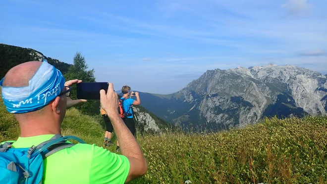 Pohodniki so lahko presenetljivo potrošni gosti. Foto Blaž Močnik/Delo