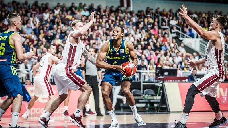 Fotografija: Anthony Randolph (z žogo) je odlično formo na začetku sezone potrdil tudi v tretji Realovi tekmi v evroligi. FOTO: Fiba