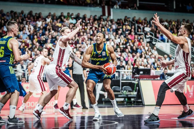 Anthony Randolph (z žogo) je odlično formo na začetku sezone potrdil tudi v tretji Realovi tekmi v evroligi. FOTO: Fiba