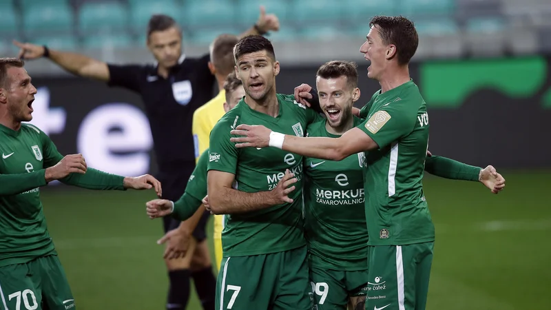 Fotografija: Nogometaši Olimpije so izenačili za končnih 4:4 štiri minute pred koncem tekme. FOTO: Blaž Samec/Delo
