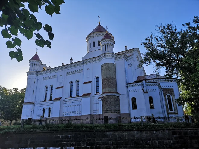 S pomočjo spletnega vodnika, ki ga je pripravil Turizem Vilna, se lahko sprehodimo po sledeh razkošnih kostumskih dram. FOTO: Marko Gams