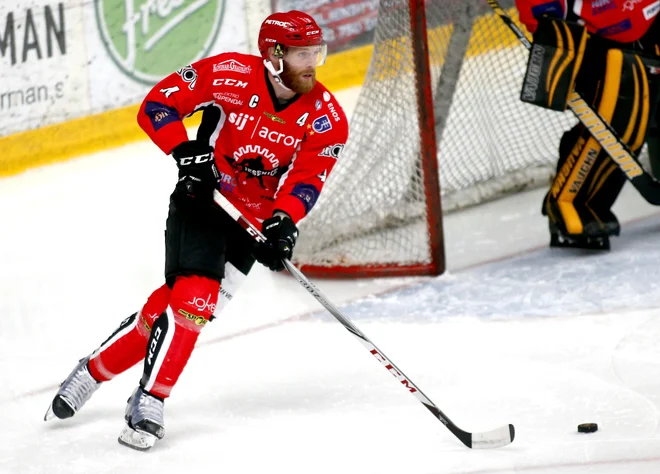Jeseniški kapetan je Andrej Tavželj. FOTO: Roman Šipić/Delo