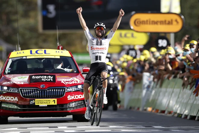 Marc Hirschi (Sunweb) je končno uspel. Po drugem mestu v drugi etapi in tretjem v deveti, je zmagal v dvanajsti, najdaljši etapi letošnjega Toura. FOTO: Sebastien/Reuters