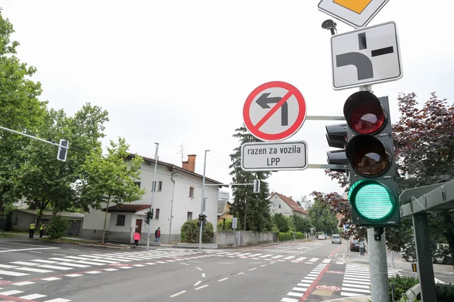 Pri semaforjih se delajo trajnostni testi za svetlobo luči, izziv sta tudi temperatura in vibracije. FOTO: Marko Feist/Slovenske novice