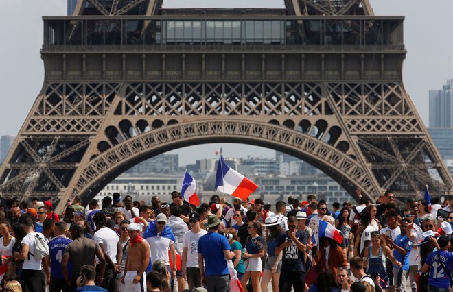 Pod Eifflovim stolpom se je zbralo 90 tisoč navijačev. FOTO: Jean-paul Pelissier/Reuters