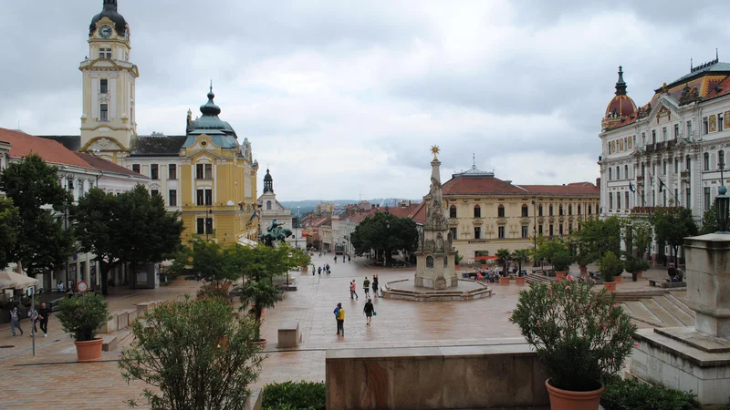 Fotografija: Duha svetovljanskosti ni zaznati le na osrednjem trgu, temveč po vseh ulicah Pécsa. FOTO: Veronika Sorokin