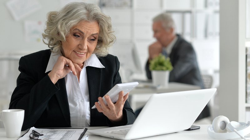 Fotografija: Ženske gredo praviloma prej v penzijo kot moški.  FOTO Shutterstock
