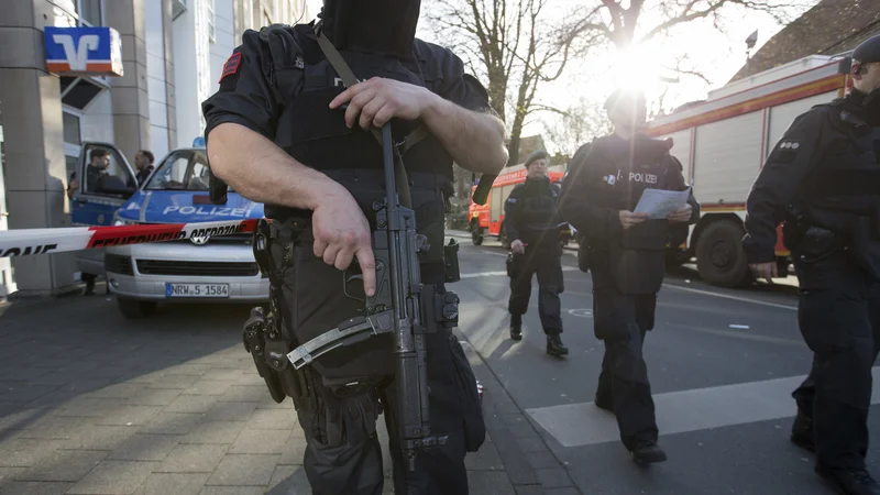 Fotografija: Policija najjužnejše nemške dežele od avgusta ob meji z Avstrijo izvaja lastne kontrole. Foto AP