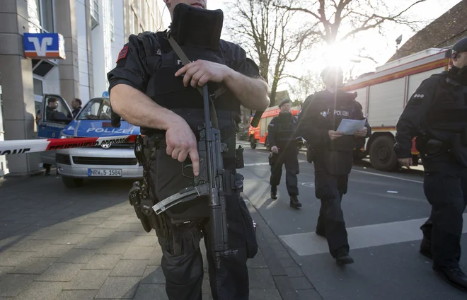 Policija najjužnejše nemške dežele od avgusta ob meji z Avstrijo izvaja lastne kontrole. Foto AP