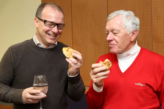 Z Juretom Frankom na druženju na pokalu Vitranc ob bureku, saj je svojčas v nekdanji Jugoslaviji veljal slogan: Volimo Jureka više od bureka. FOTO: Marko Feist/Slovenske novice