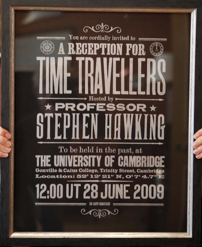 Poster, ki ga je imel v lasti Hawking, je eden izmed 22 predmetov, ki jih bodo prodajali na dražbi. FOTO: Frank Augstein/AP