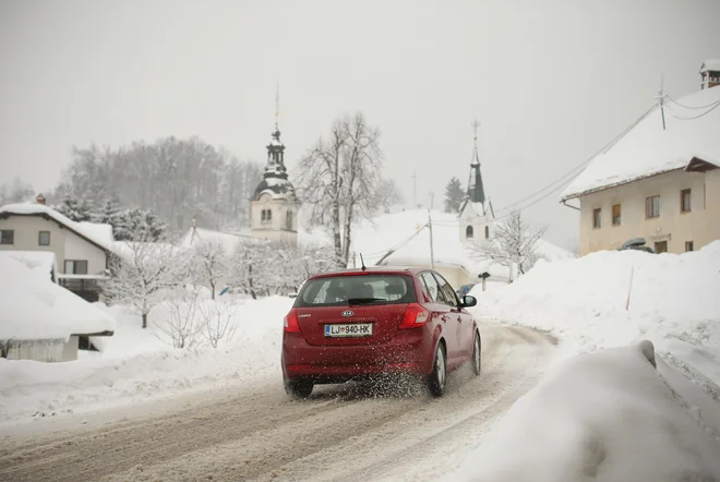 Pozimi ne moremo časa nadomestiti s hitrostjo, zato strpno na cesti. FOTO: Jure Eržen/Delo