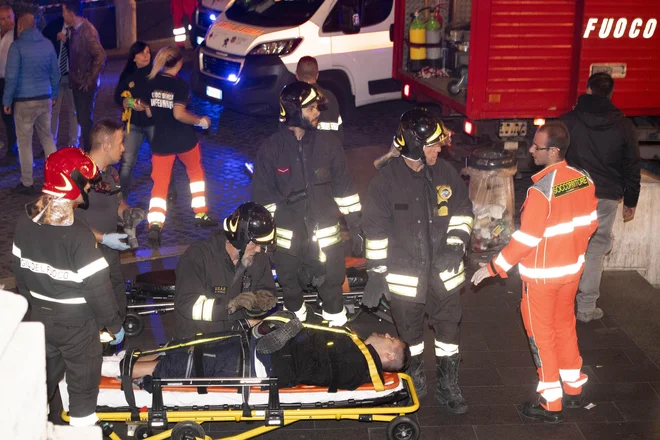 Tekoče stopnice se nenadoma pospešile. Poškodovalo se je 24 oseb. FOTO: Claudio Peri/AP