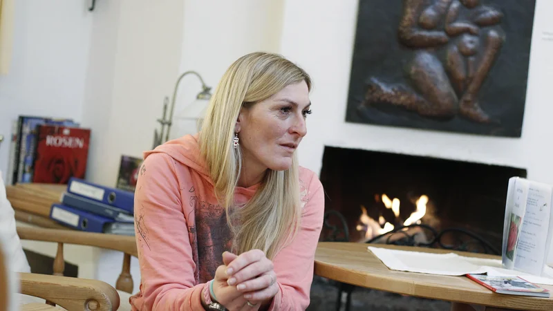 Janica Kostelić, na fotografiji med intervjujem za Delo pred dvema letoma, bo v začetku prihodnjega leta postala mama. FOTO: Leon Vidic/Delo