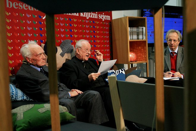 Na Slovenskem knjižnem sejmu leta 2011. Knjigo Credo je predstavil v družbi kardinala Franca Rodeta. FOTO: Uroš Hočevar/Delo