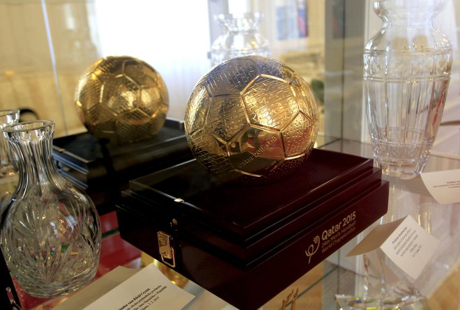 Pozlačena žoga iz Katarja Foto Roman Šipić