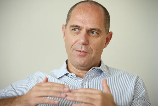 Jože P. Damijan bi lahko bil po našem včerajšnjem preverjanju deležen podpore petih parlamentarnih strank pri imenovanju za novega guvernerja Banke Slovenije. &raquo;To je zanimiva funkcija,&laquo; je redkobeseden po pogovorih z nekaterimi od njih.