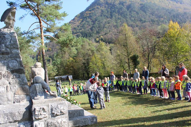 Na pokopališču na Ločah počiva več kot 6000 avstro-ogrskih vojakov. Foto Blaž Močnik