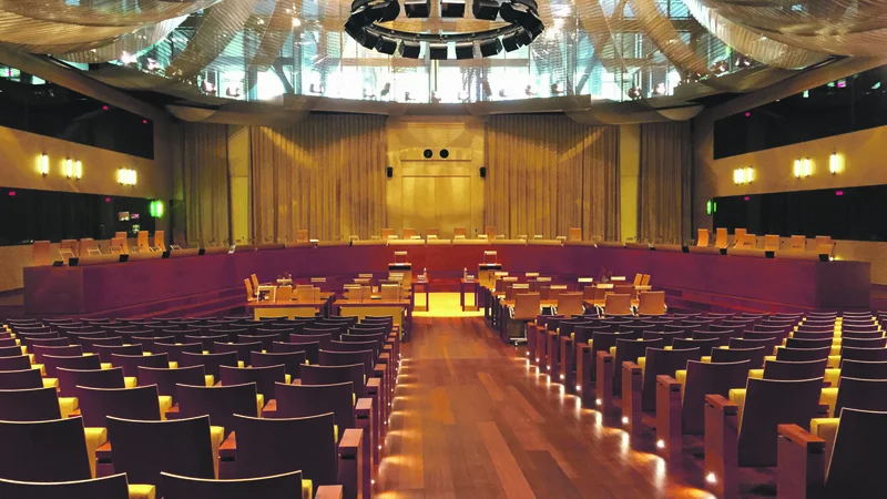 Fotografija: Arbitražno vprašanje je eno od številnih pravnih zadev s političnim ozadjem, s katerim se morajo ukvarjati sodniki v Luxembourgu.