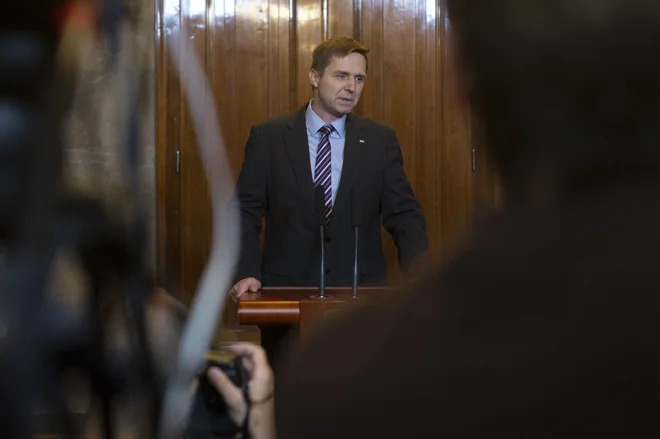 Vodja poslanske skupine SMC Igor Zorčič trdi, da Jožetu P. Damijanu niso zamerili kritik pri enem od ključnih projektov Cerarjeve vlade. Foto Voranc Vogel