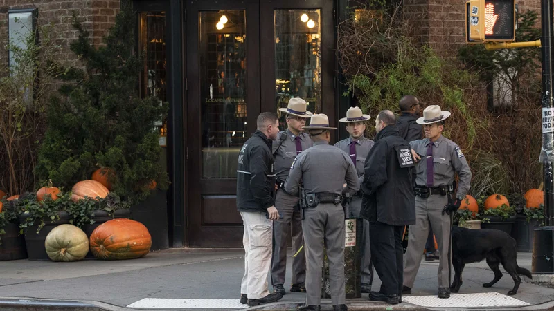 Fotografija: Tarča pisemskih bomb sta bila tudi newyorško produkcijsko podjetje TriBeCa Productions in restavracija Tribeca Grill igralca Roberta De Nira. Foto AFP