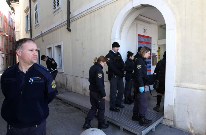 Napadalec se je na medicinsko sestro z nožem spravil februarja 2016. FOTO: Igor Mali