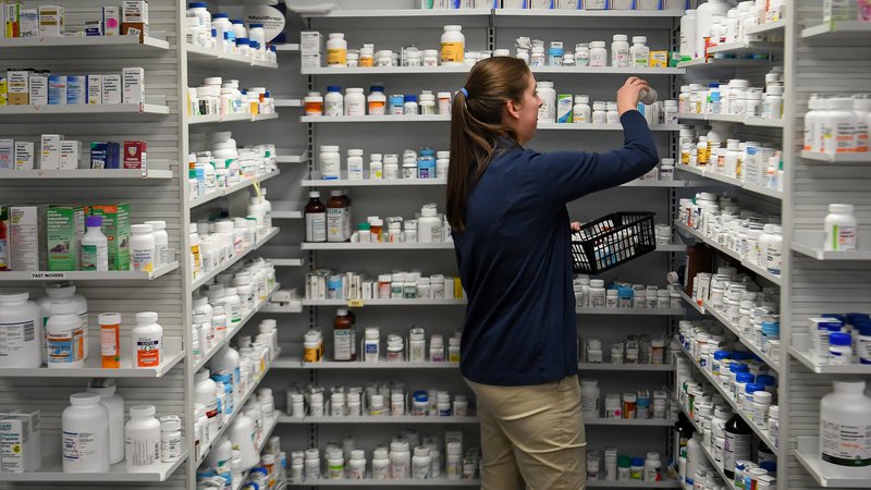 Fotografija: Američani plačujejo za zdravila tudi nekajkrat več kot v drugih razvitih državah. FOTO: Reuters