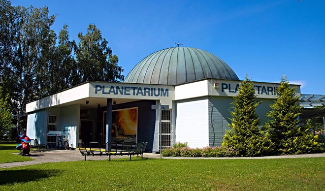 V celovškem planetariju odslej predstava <em>Planeti – ekspedicija v Osončje </em>tudi v slovenskem jeziku. FOTO: Planetarij Celovec 