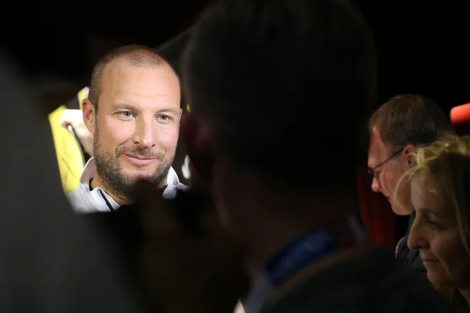 Norveški as Aksel Lund Svindal je bil najbolj medijsko oblegan na prvem srečanju alpskih smučarjev v sezoni v Söldnu. FOTO: Tomi Lombar/Delo