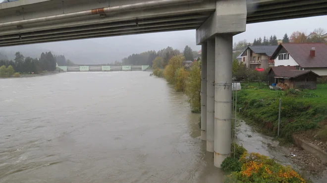 Drava hitro narašča. FOTO: Mateja Kotnik