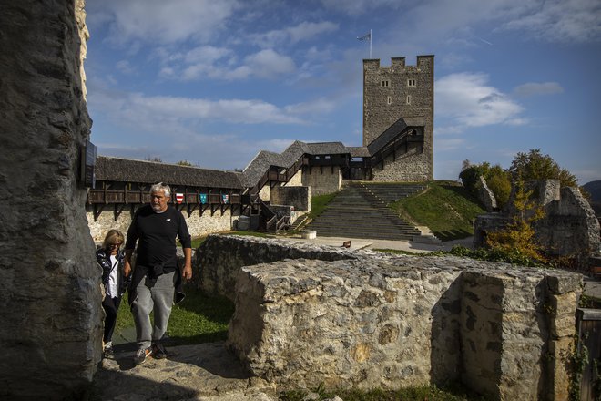 Stari grad privablja vse več obiskovalcev, a ti prihajajo le na dnevni izlet in v Celju ne ostanejo dlje časa. FOTO: Voranc Vogel
