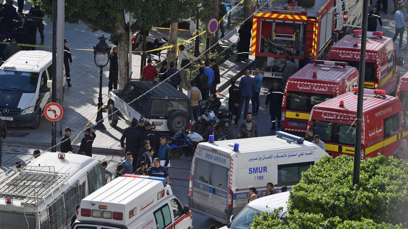 Fotografija: Napad se je zgodil na aveniji Habib Bourguiba v središču Tunisa. FOTO: Fehti Belaid/AFP