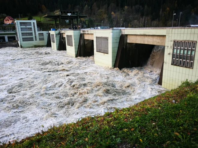 Povečan pretok DEM Vuhred. FOTO: Tadej Regent/Delo