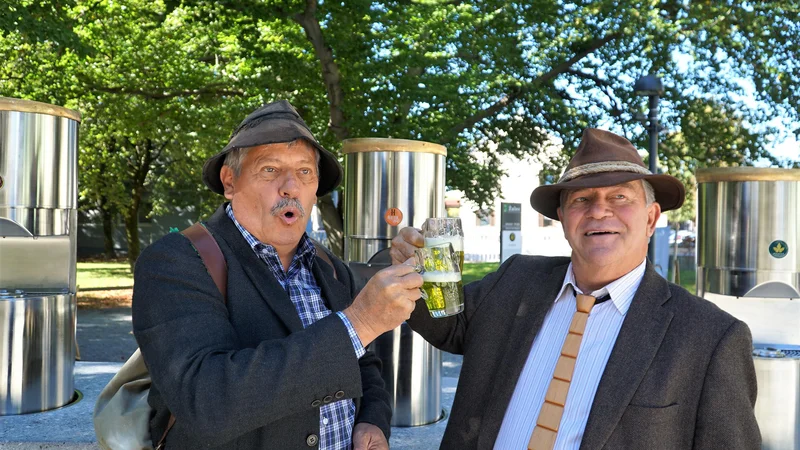 Tudi koroški splavarji na Dravi se na poti mimo Žalca radi ustavijo pri fontani piv. FOTO: Brane Piano
