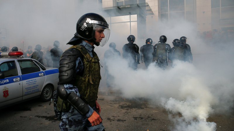 Fotografija: Oblasti so zaradi eksplozije okrepile varovanje v vseh javnih institucijah v Arhangelsku. Fotografija je simbolična. FOTO: Anton Vaganov/Reuters
