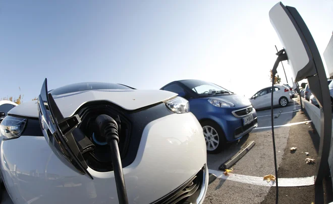 Dobavni roki za električne avtomobile se razlikujejo, kakšnega, kot je renault zoe, pa je mogoče dobiti tudi takoj. Foto Blaž Samec
