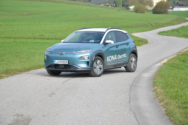 Hyundai kona electric je s 400 kilometri dosega vzbudil veliko zanimanja. Po naročilu je treba kar dolgo čakati nanj. Foto Gašper Boncelj