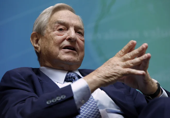 »Teorija, da George Soros [na fotografiji] nadzira celoten mednarodni finančni sistem in še ameriško demokratsko stranko, je zgolj bližnjica, ki jo ljudje uberejo, ko skušajo opisati kompleksne pojave. Nekatere ljudi psihološko zadovolji stališče: &