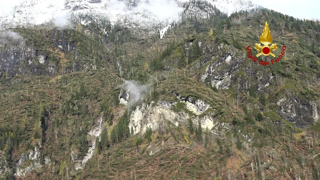 Posledice neurja v Dolomitih v okolici Belluna. FOTO: AFP