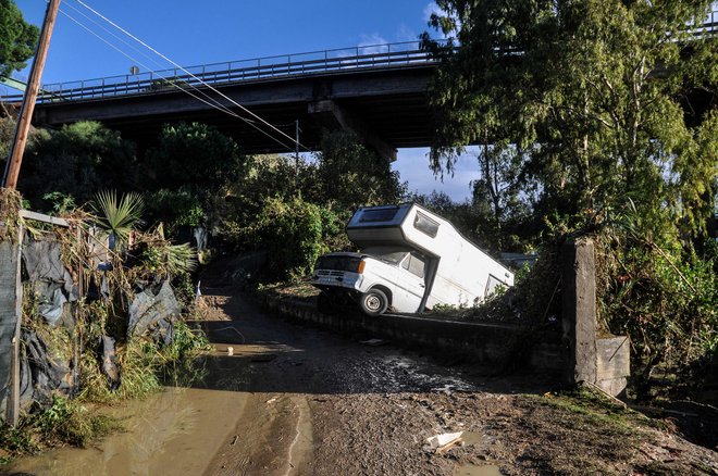 Največ žrtev je zahtevala narasla reka blizu Palerma. FOTO: Alessandro Fucarini/AFP