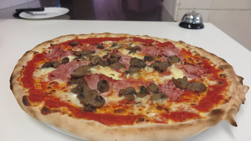 Fotografija: Pizza po italijansko. Foto Špela Ankele