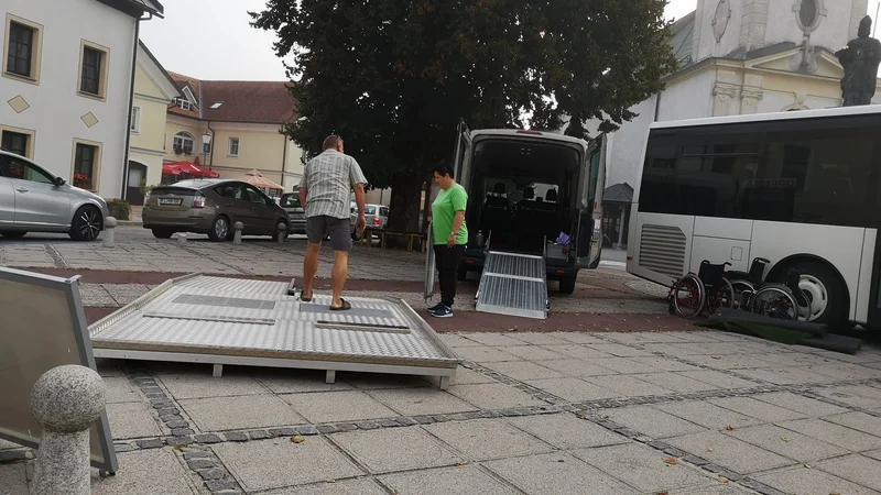 Fotografija: Kombi ljubljanskega društva invalidov opravi na leto tudi po 90.000 kilometrov. Foto društvo paraplegikov ljubljanske pokrajine