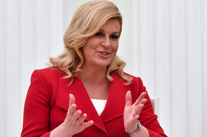 Kolinda Grabar-Kitarović je pojasnila, da Hrvaška z BiH deli tisoč kilometrov meje, tako da njena stabilnost vpliva tudi na stabilnost Hrvaške. FOTO: Yuri Kadobnov/Reuters