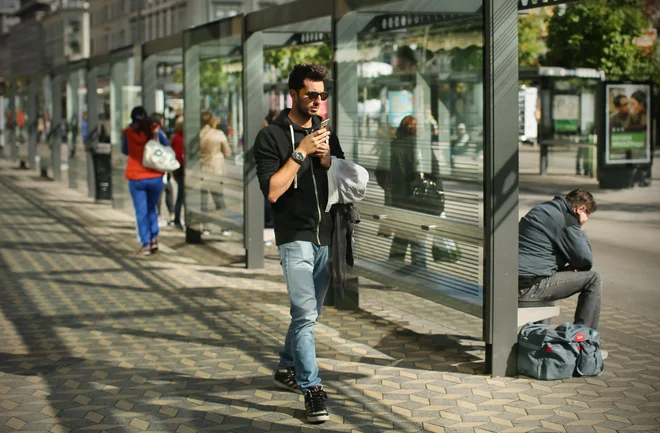 Enajst avtobusnih postajališč na območju Večne poti, Vrhovcev in Tržaške cest bo uredil KPL. FOTO: Jure Eržen/Delo